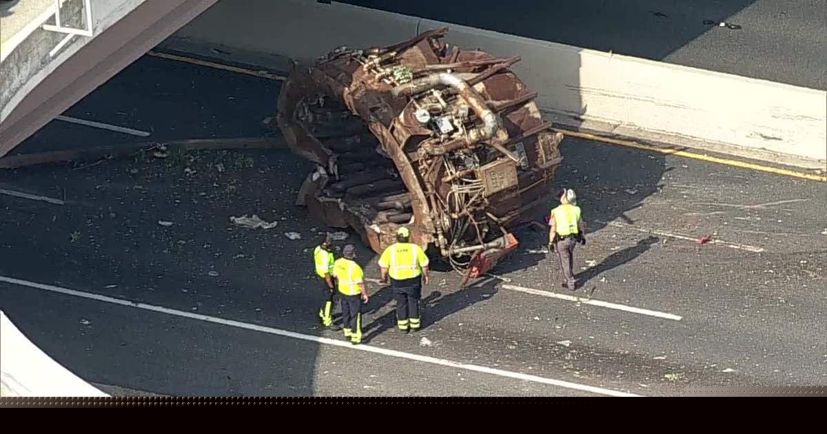 Large metal object shuts down southbound DNT at I-635