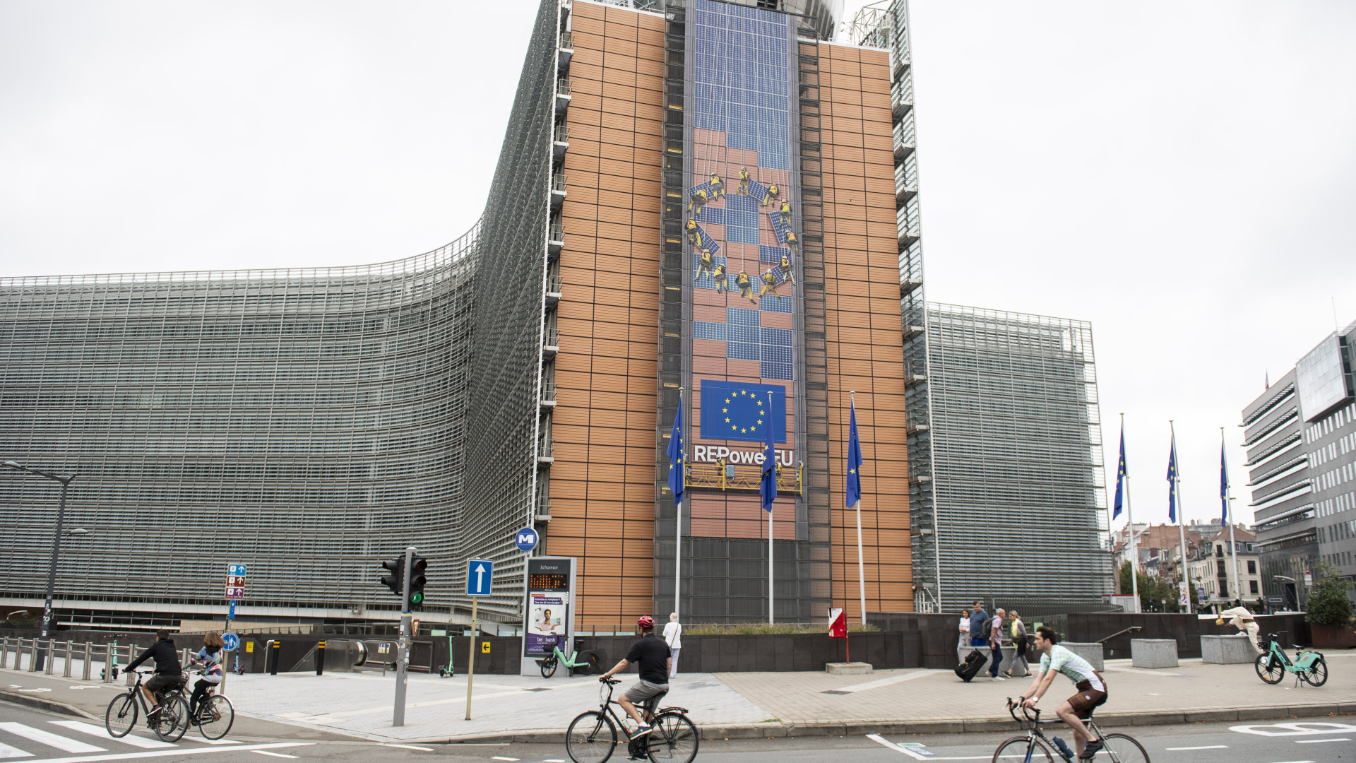 Kikerült az EU új migrációs terve: durva szigorítások és vízumváltozások jönnek