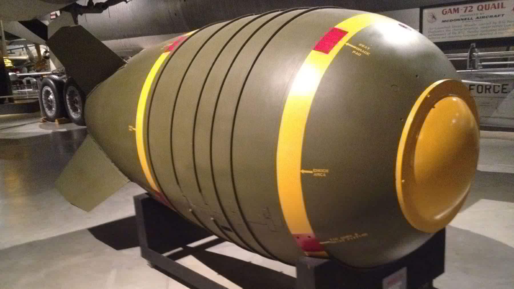 Medidas desesperadas en Estados Unidos: Buscarán combustible dentro de sus bombas nucleares