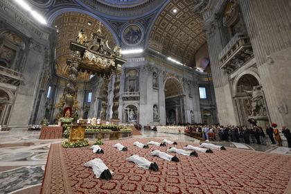 Pope Leo asks newly ordained priests to be signs of reconciliation in the church and world