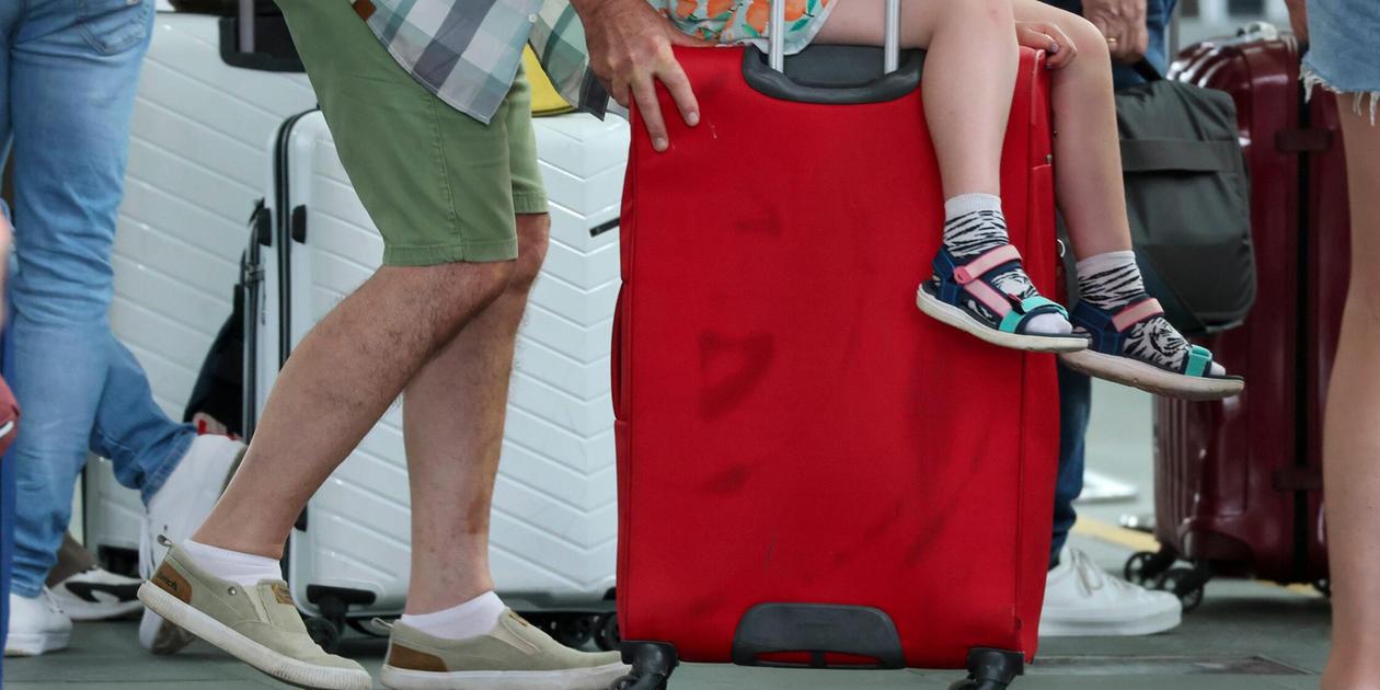 Streik an spanischem Flughafen läuft weiter - mit Folgen für Urlauberinnen und Urlauber
