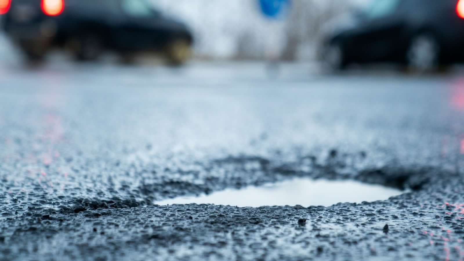 Fresta fram­kvæmdum vegna veðurs