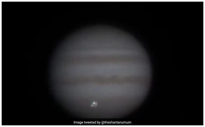 Astronomer captures bright flash in Jupiter's atmosphere