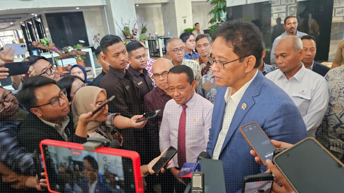 Bahlil Sambangi Kantor  Purbaya, Bahas Skema Batasi Orang Kaya Beli BBM Subsidi
