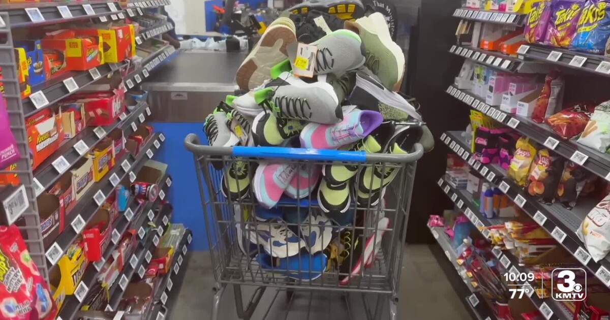 Pleasant Green Baptist Church gives away 2,000 pairs of shoes to kick off the school year