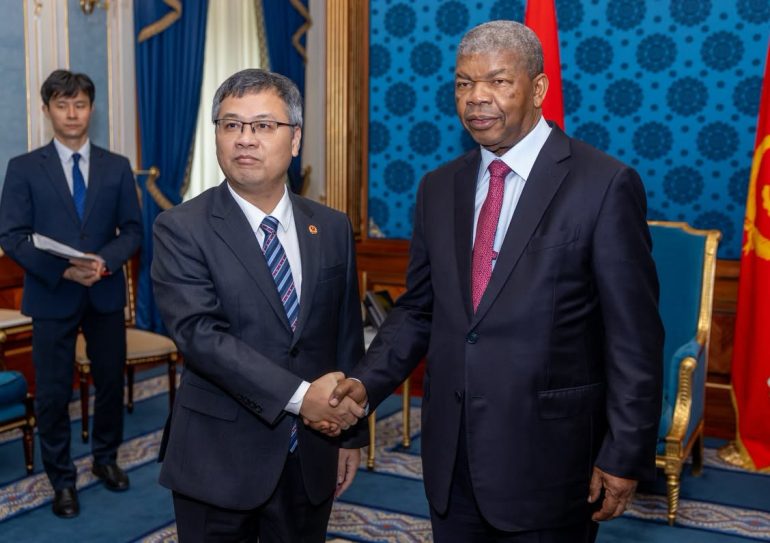 Presidente João Lourenço recebe cumprimentos de despedida do embaixador do Vietname acreditado em Angola