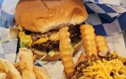 Our Gourmet: Burgers, dogs and shakes rule at Lee Frank's