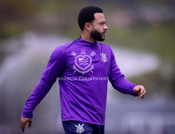 Corinthians anuncia saída de Memphis Depay e alega motivos financeiros para não renovar contrato