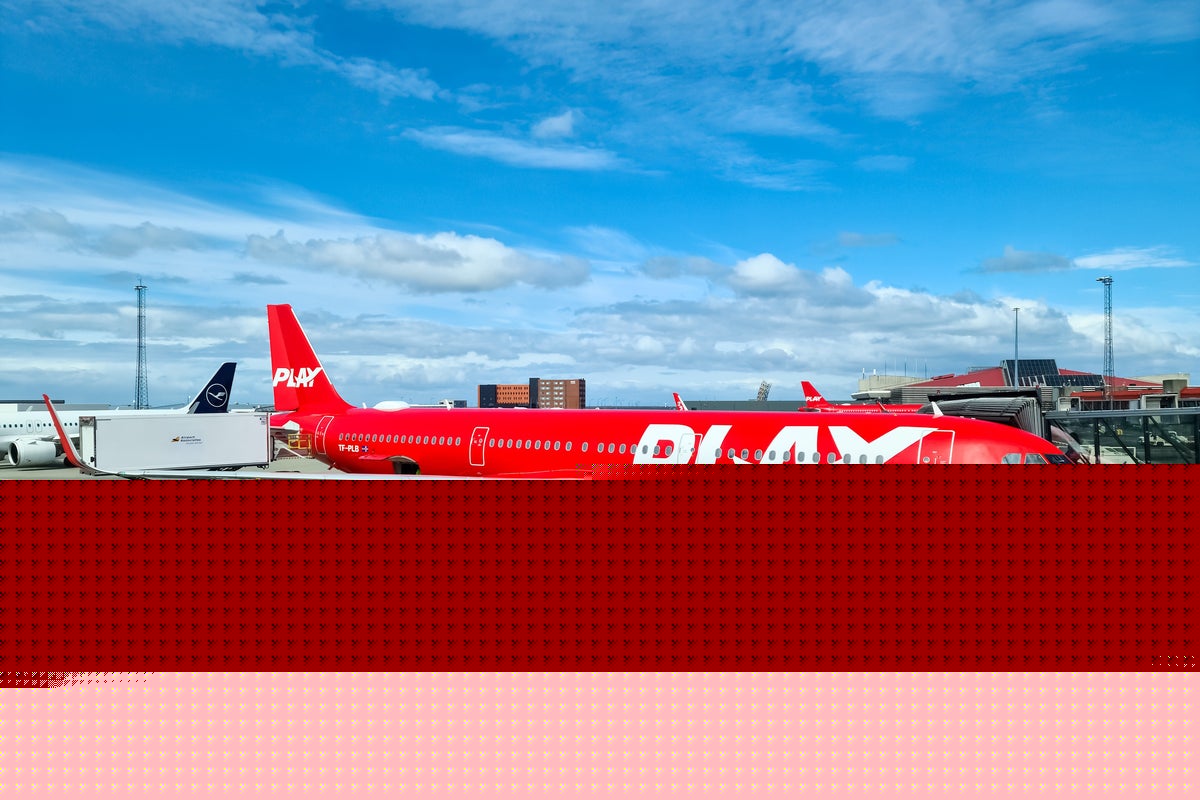 Flights cancelled as low-cost airline shuts down