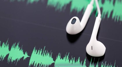 Börse-Inputs auf Spotify zu u.a. RBI, Gold, Verbund, René Parmantier