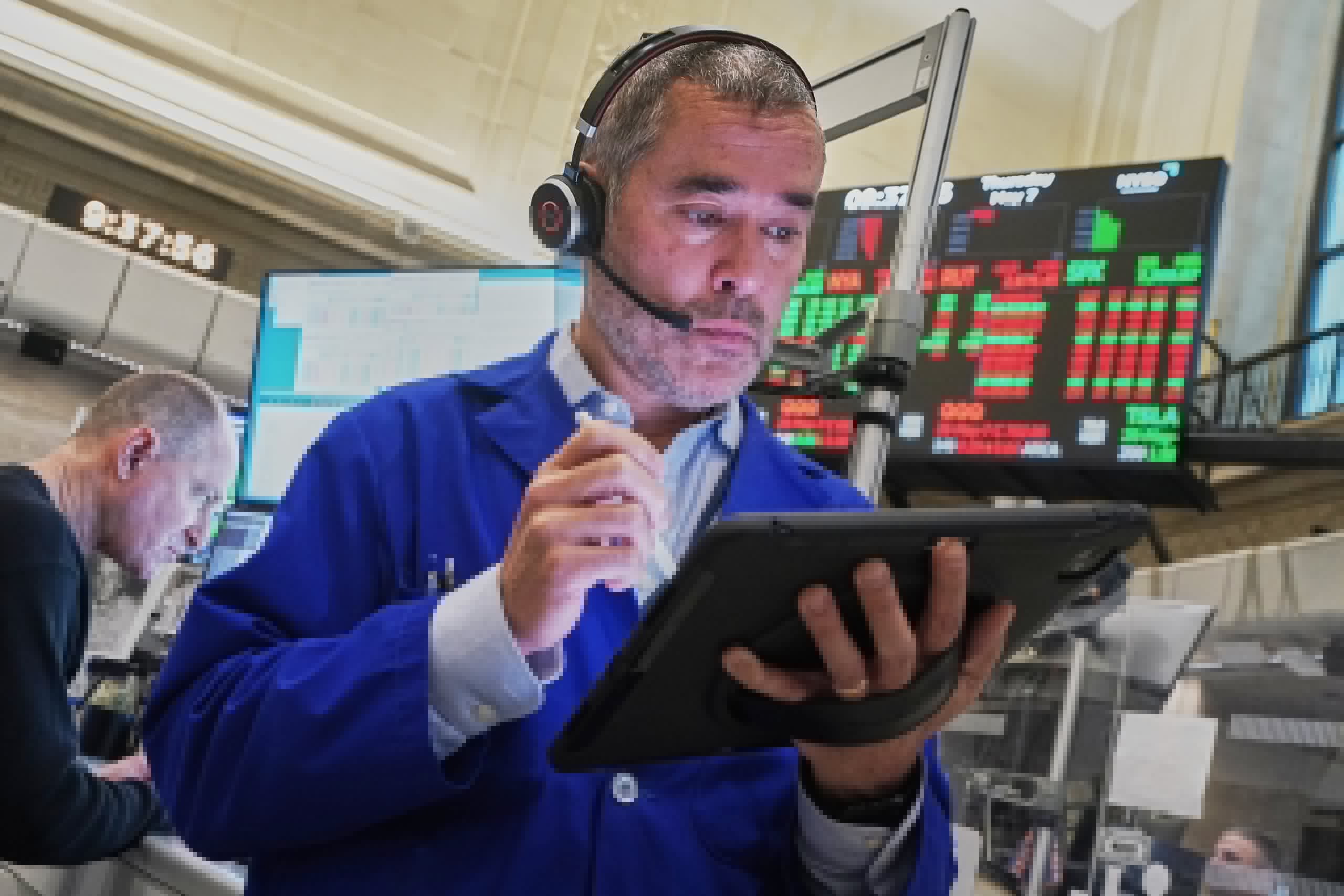 US stock futures edge higher and oil resumes ascent