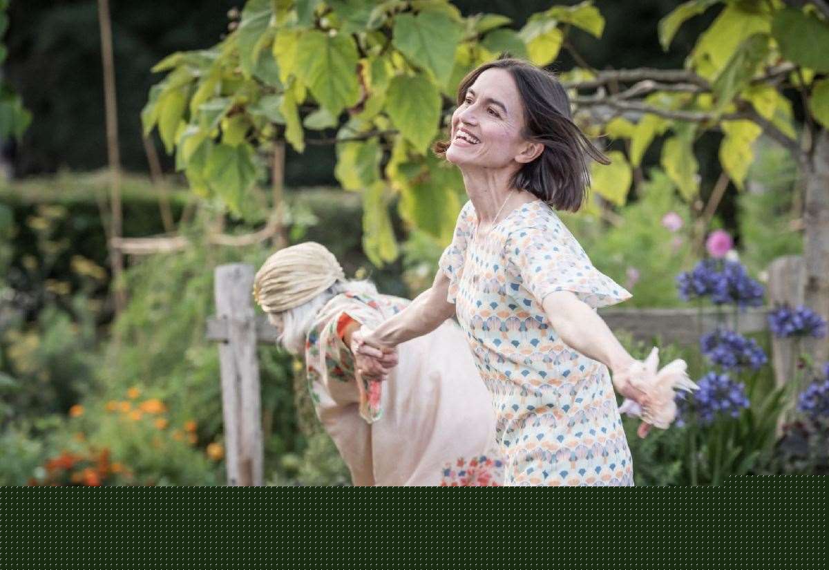 She Stoops to Conquer, Furzey Gardens