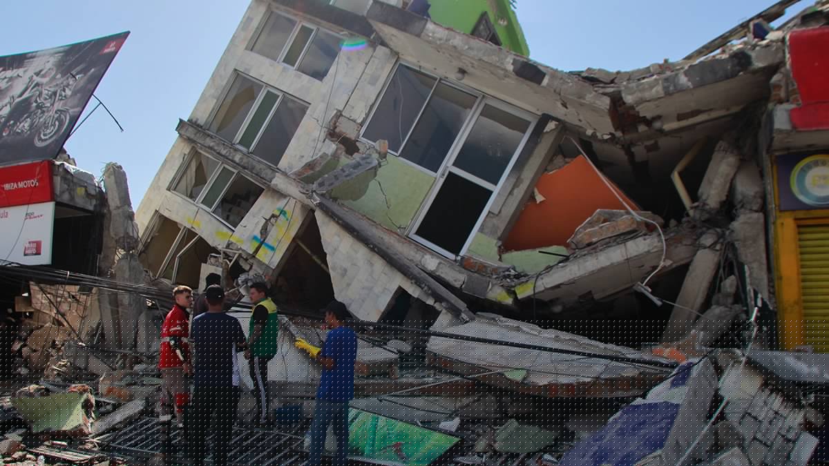 Magnitude 7.4 quake rocks western Colombia, killing at least 111