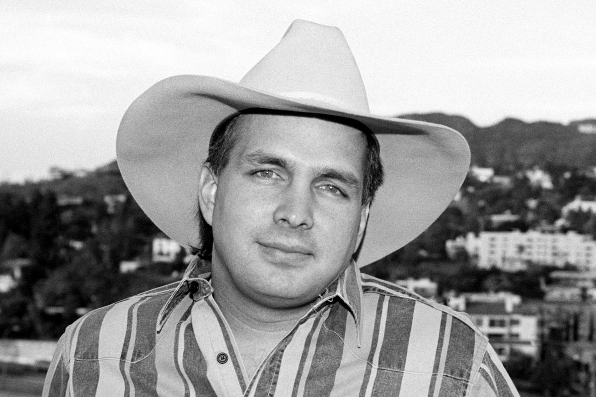 Garth Brooks: Secrets of 'Friends in Low Places'