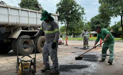 Prefeitura faz operação tapa-buracos em ruas e avenidas de Nova Mutum