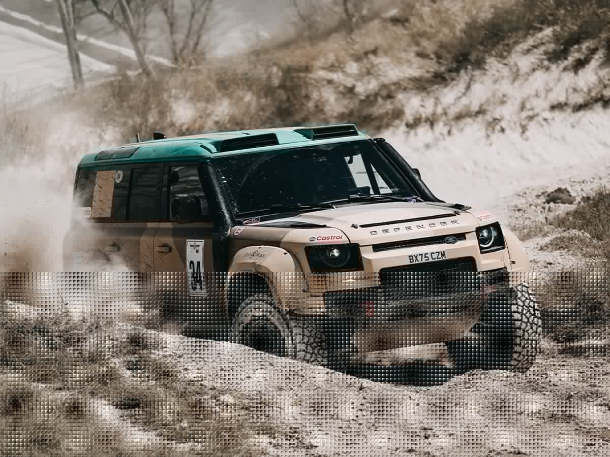 Defender Dakar D7X-R Is A Loud, Brutal And Brilliant Desert Machine