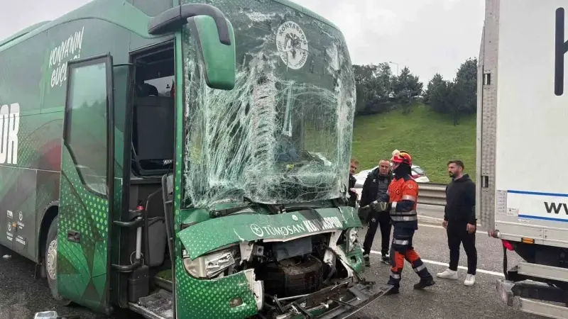 TÜMOSAN Konyaspor takım otobüsünden korkutan kaza