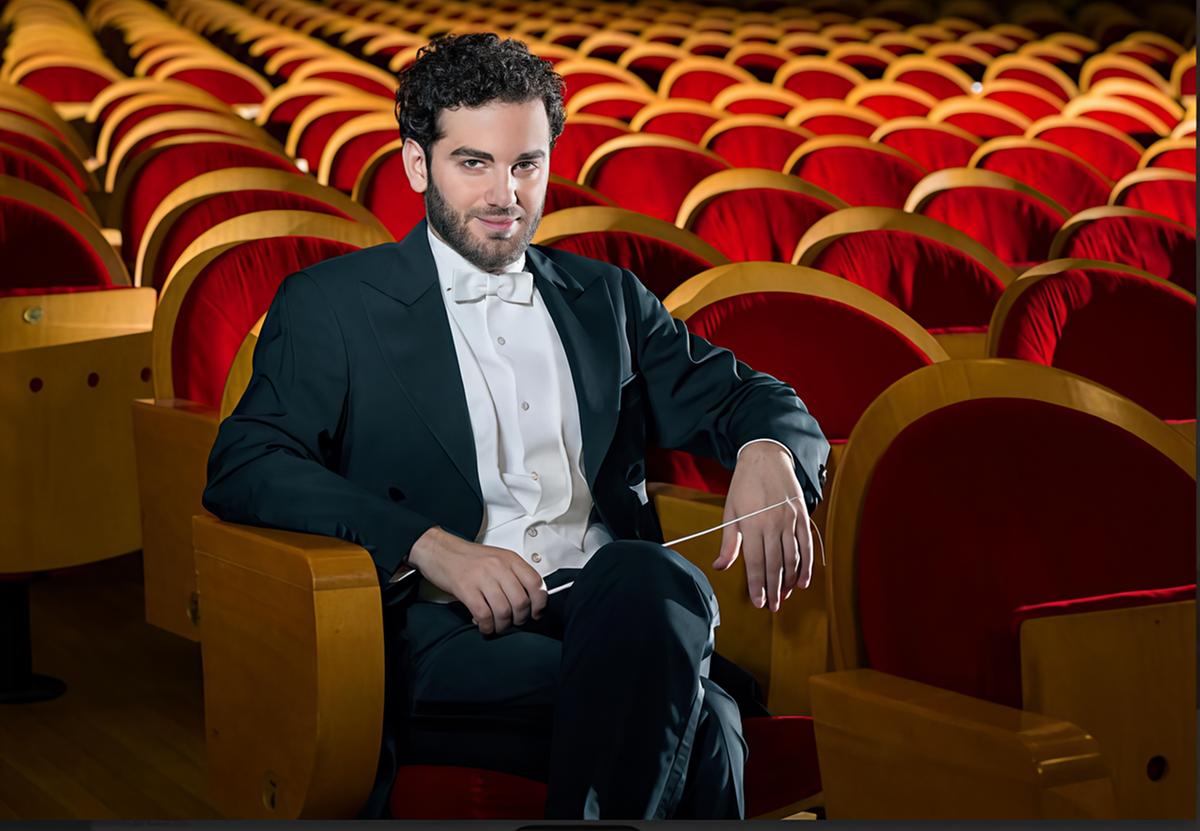 Il maestro Tjeknavorian con la Quinta di Mahler