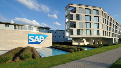 SAP Aktie stürzt ab: Cloud-Sparte enttäuscht, Cashflow und Rückkäufe bei Experten positiv kommentiert