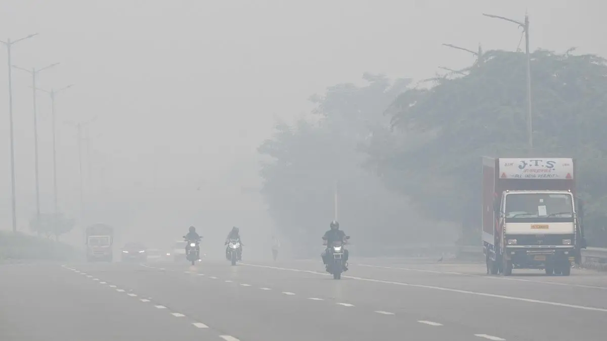 Delhi’s AQI remains under “very poor” category