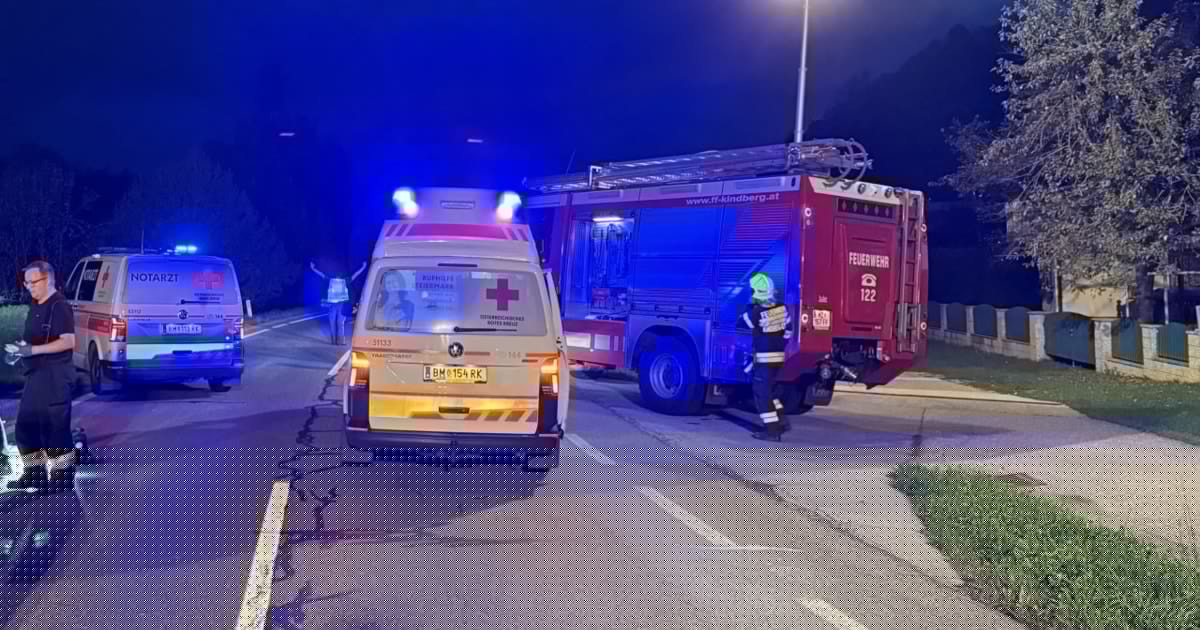 Schwer verletzt - Motorradfahrer stürzt mit Bike in Straßengraben