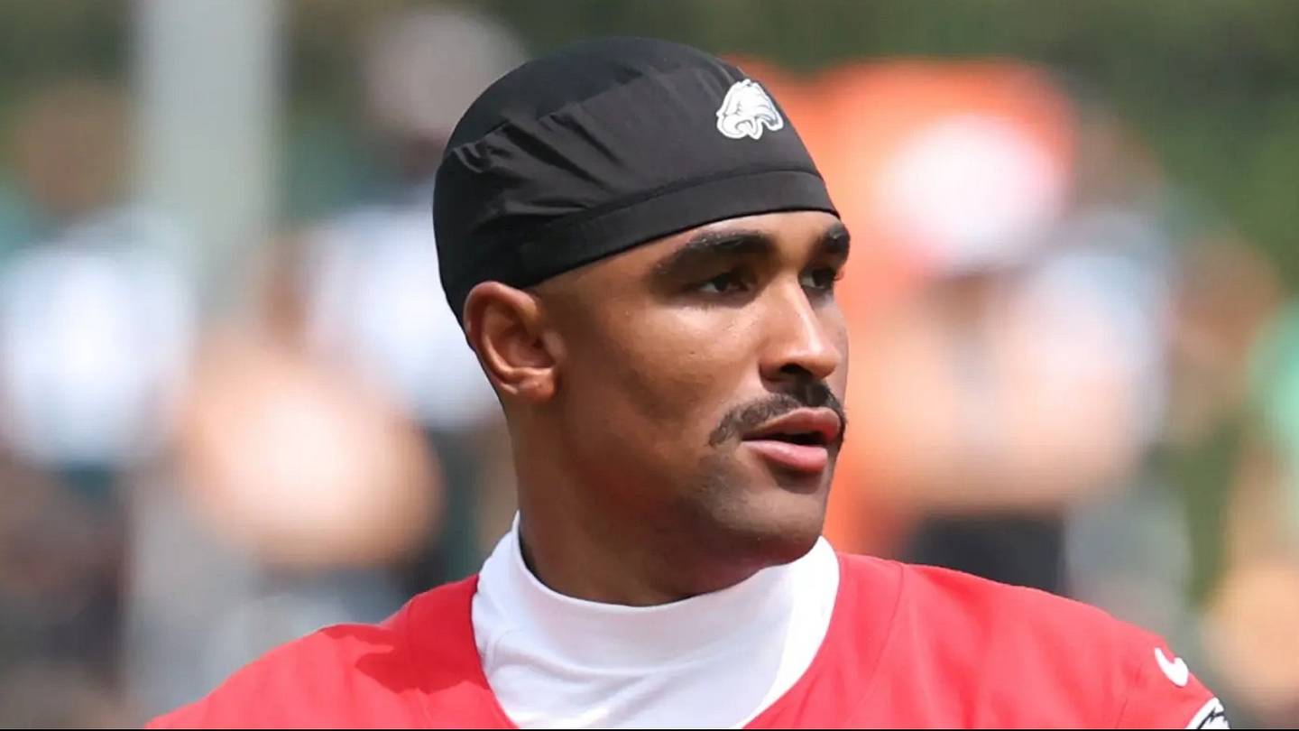 How Jalen Hurts passed his first challenging Eagles training camp test