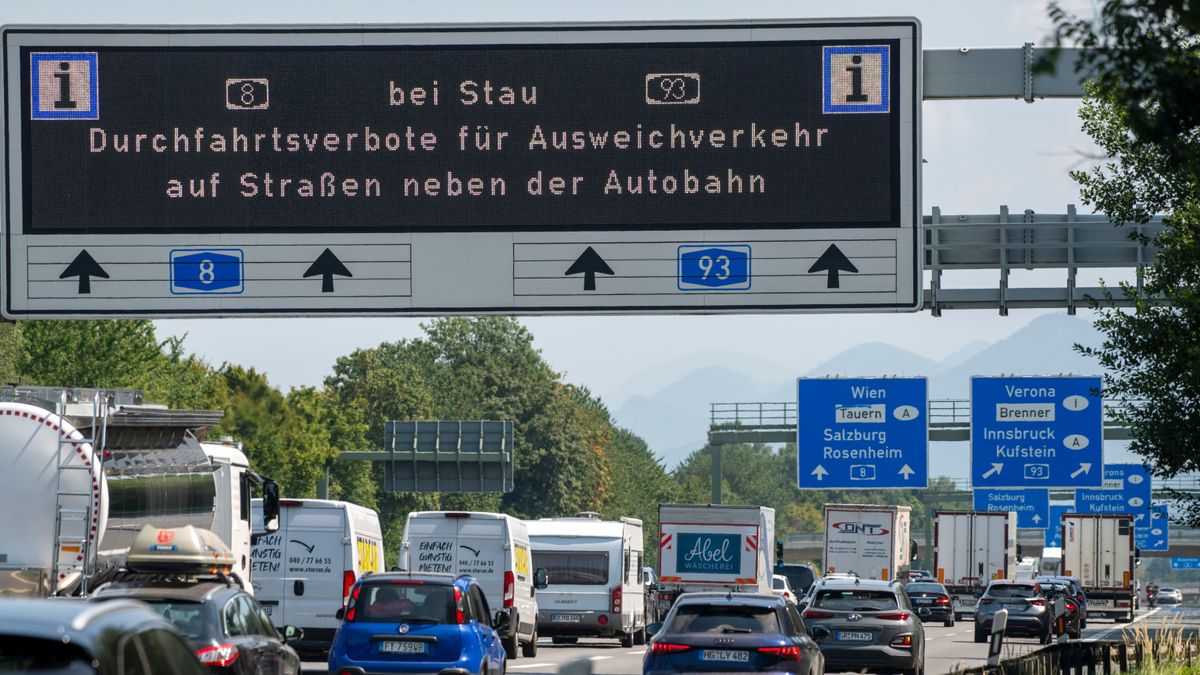 Bayern: Autofahrer umfahren Stau auf der A8 – 132 Verstöße in Ortschaften