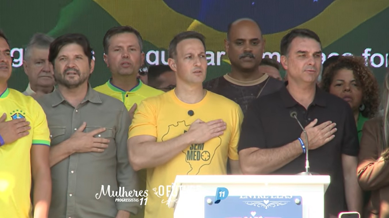 Com direita dividida, Flávio Bolsonaro frisa só ter dois candidatos ao Senado em São Paulo