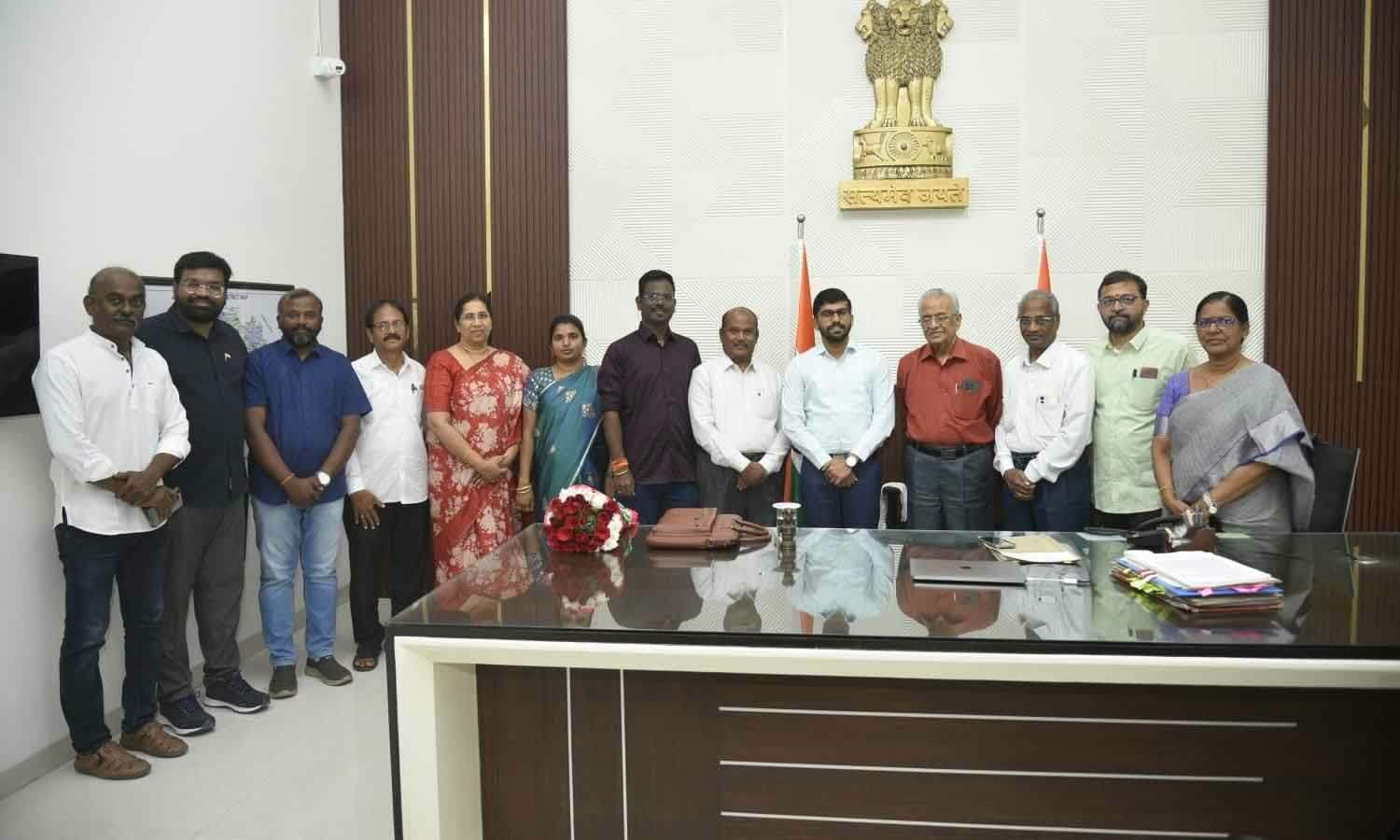 Anantapur Red Cross executive committee calls on Collector