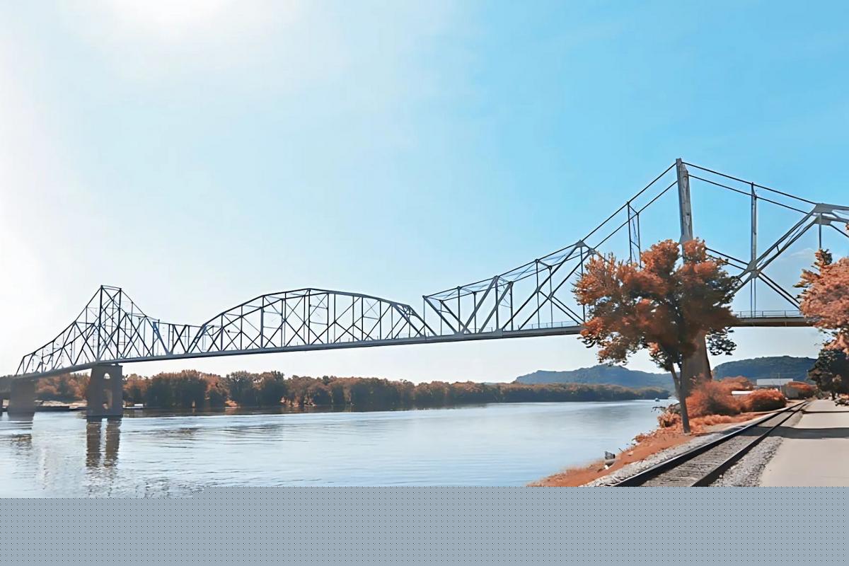 Bridge Connecting Iowa and Wisconsin Will Close in October