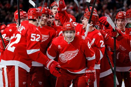 Patrick Kane sets scoring record for U.S.-born players (see video)