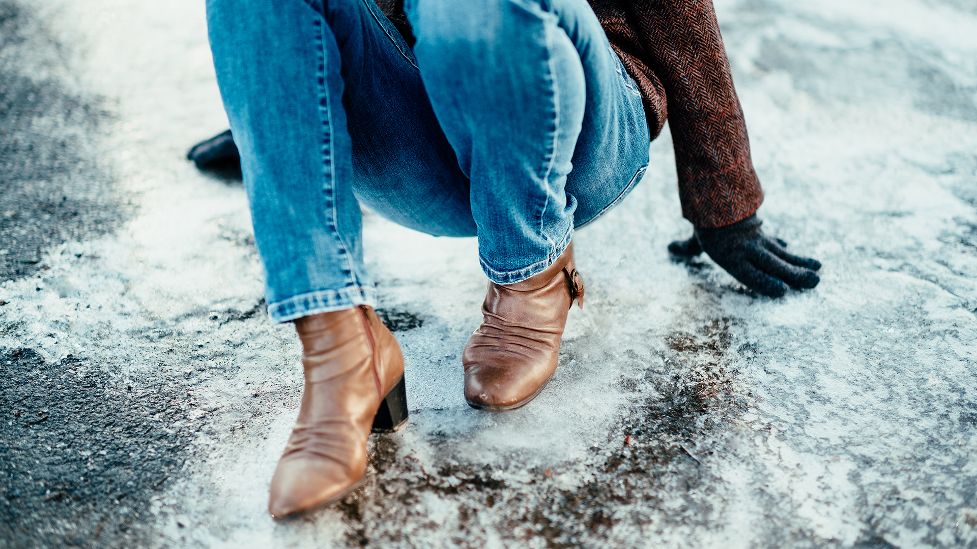 How to fall the ‘right way’ on slippery walkways after icy winter storms – just follow 4 easy steps