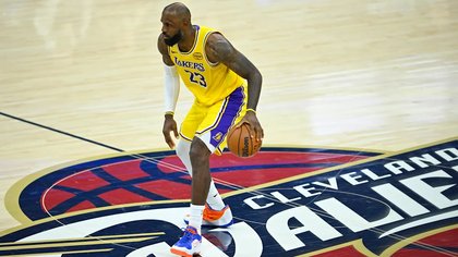 LeBron James emotional after Cleveland tribute video, could he return home for one more season?
