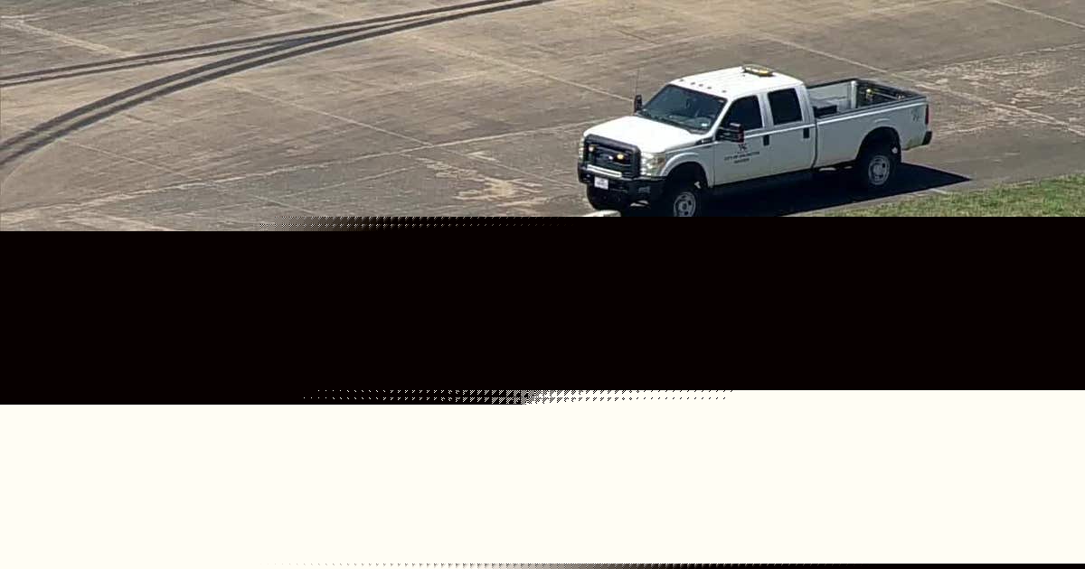 Small plane veers off runway at Arlington Municipal Airport