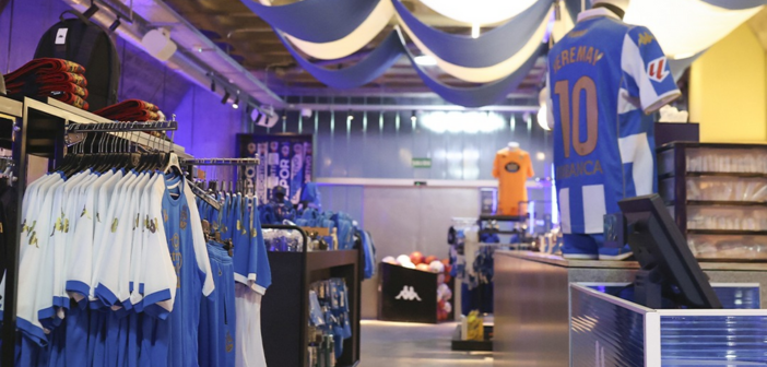 El Deportivo inicia las reformas de la DéporTienda de Riazor y abre una Pop-Up provisional al lado de la original