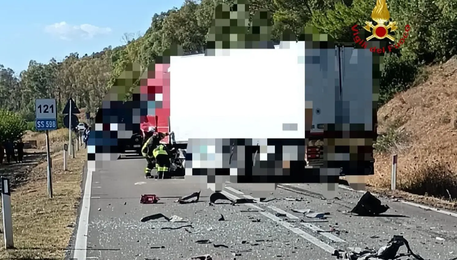 Scanzano Jonico, tragedia sulla Fondovalle: 4 morti e 6 feriti gravi nello scontro tra un’auto e un camion