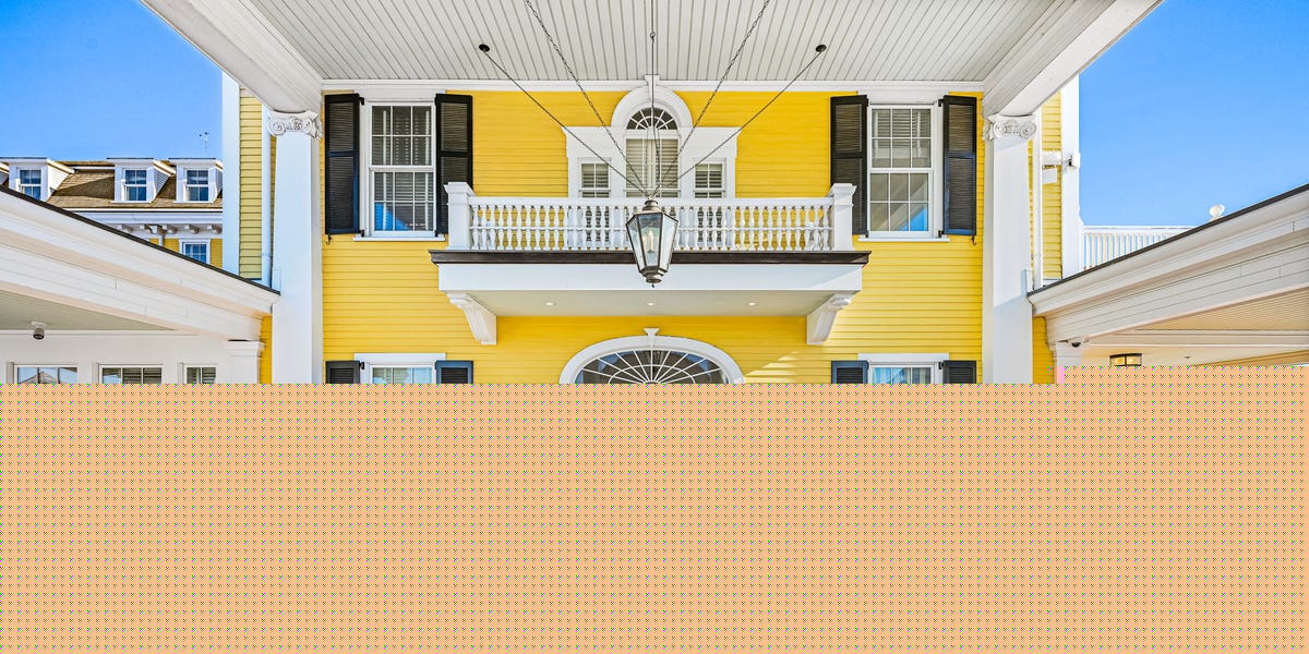 Rhode Island Condo Sells for Record $18.5 Million, Just Doors from Taylor Swift