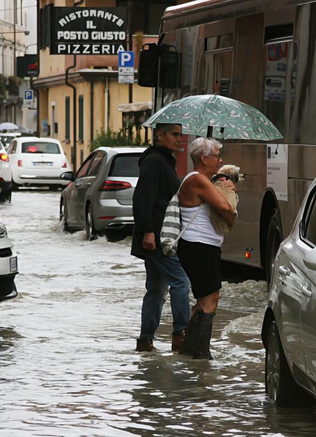 Allerta meteo e decalogo. Niente auto e seminterrati. Attenzione ai quadri elettrici
