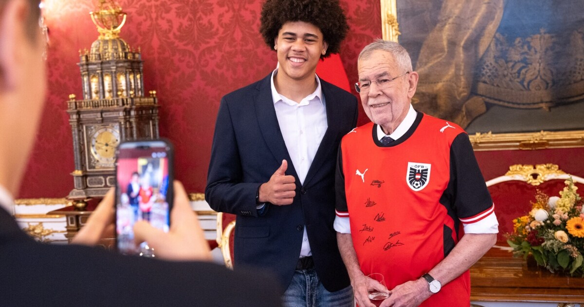 „Eine Spitzenleistung“ - Van der Bellen empfängt U17-Vizeweltmeister