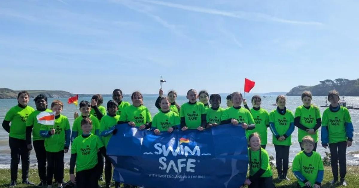 Hundreds of school pupils take part in water safety scheme