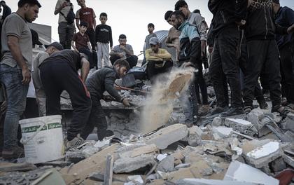 Gaza death toll tops 54,000 as Israeli bombardment rages and aid crisis worsens