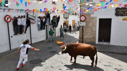Los toros embolaos en Vejer dividen al pueblo y generan polémica