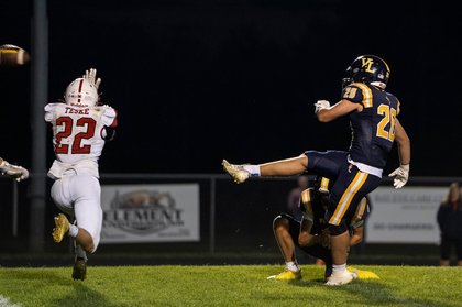 Valley Lutheran stuns Ithaca, adds to football rags-to-riches story