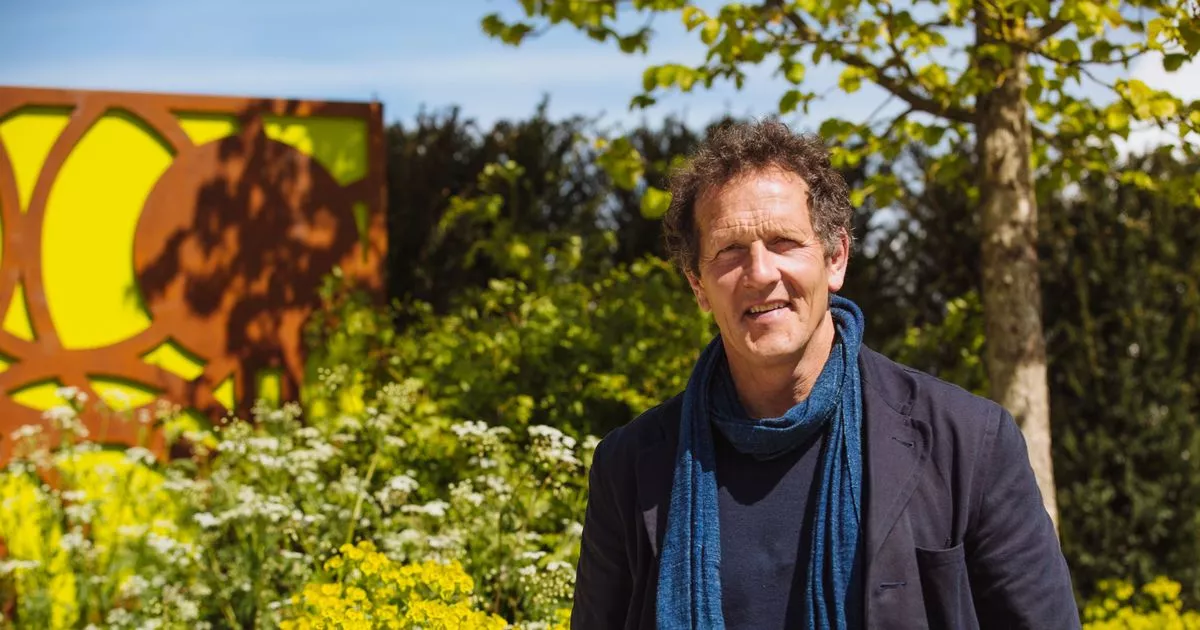 Monty Don urges gardeners to use easy trick to help frogs get through autumn