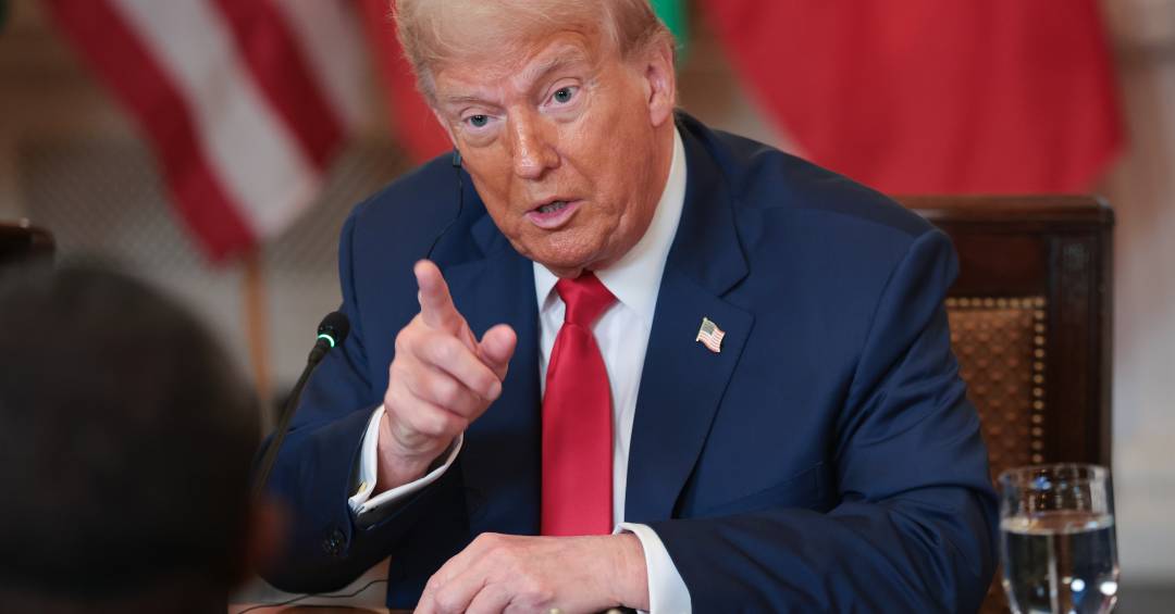 Estrangeiros jorram dólares no Brasil e Trump admite colapso nos EUA