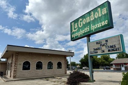 Galesburg mourns Sarkis ‘Sharky’ Younes, La Gondola icon