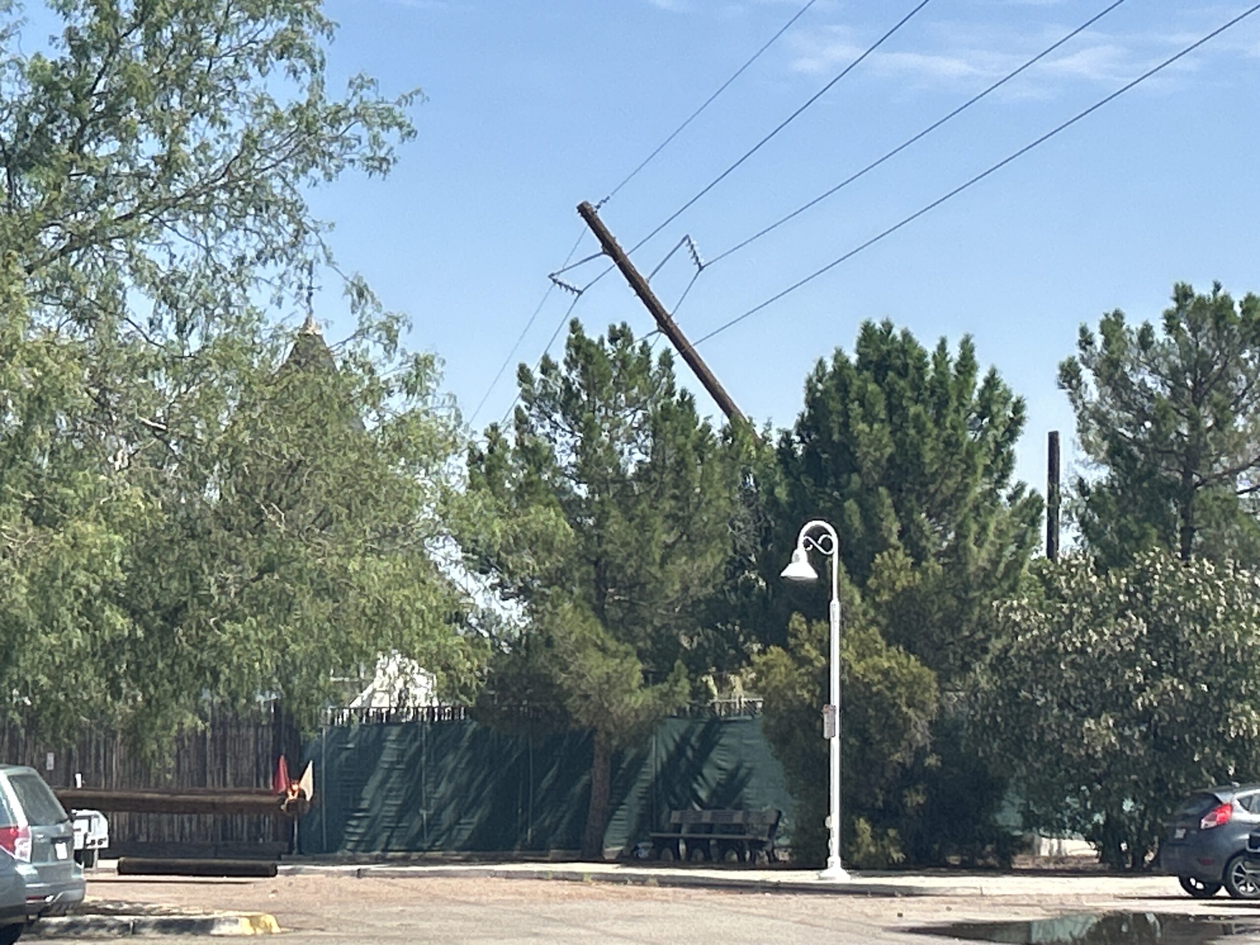 El Paso Electric says storm damaged four utility poles; El Paso Zoo remains closed