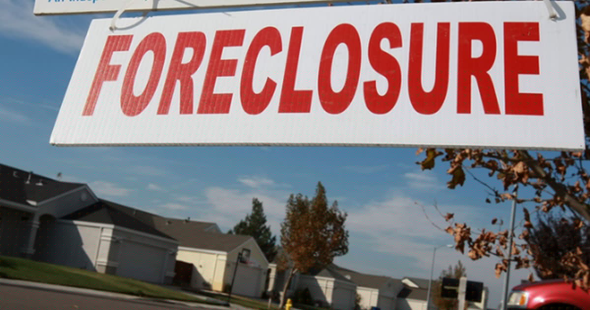 Cash-strapped HOAs ramp up foreclosures against delinquent homeowners: report