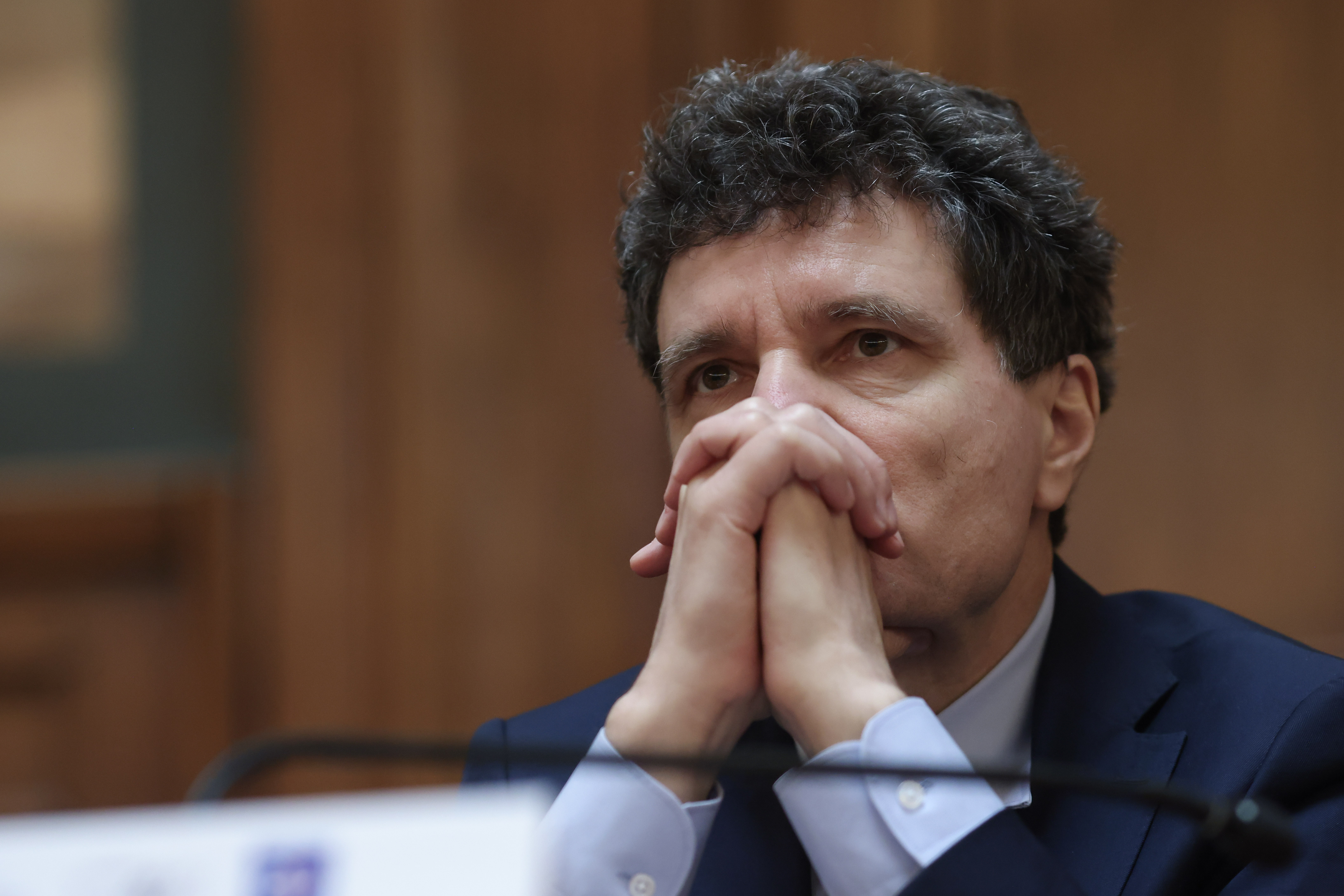 Nicușor Dan „este preocupat și în contact permanent cu liderii politici” pentru depășirea crizei, spune consilierul său: „Problema este în altă parte”
