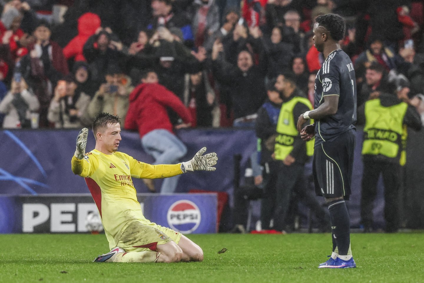 Neįtikėtina – ukrainiečio vartininko įvartis paskutinę sekundę išvedė „Benfica“ į atkrintamąsias